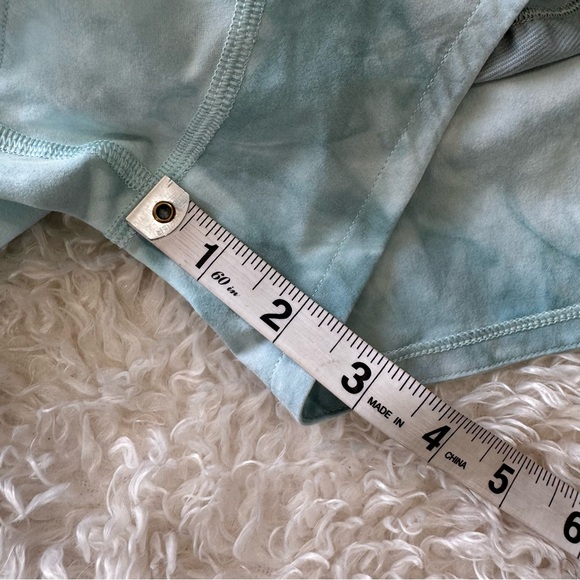 Lululemon Speed Up Low-Rise Lined Short 2.5" Size 4 - Picture 9 of 12